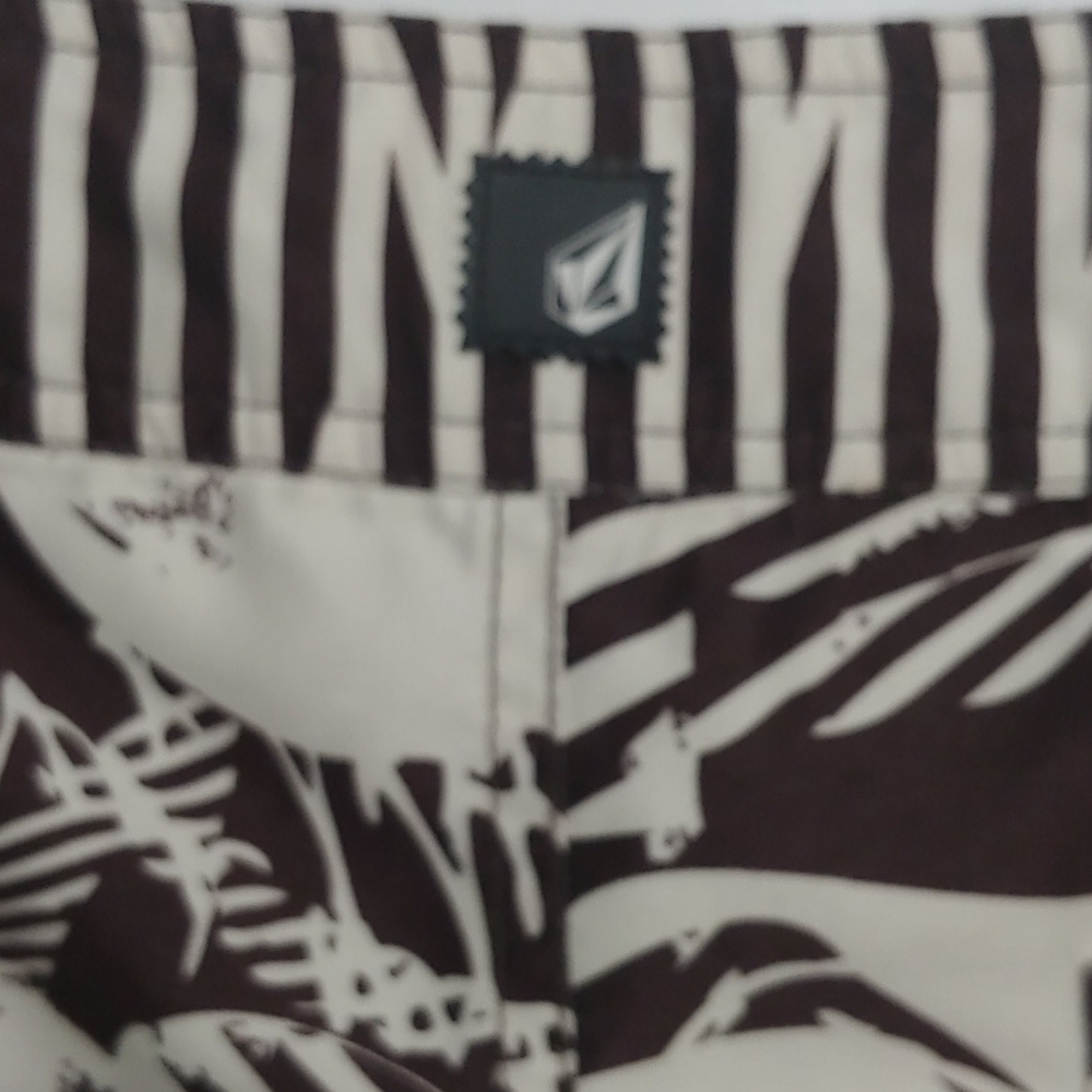 Volcom Shorts - Picture 5 of 7